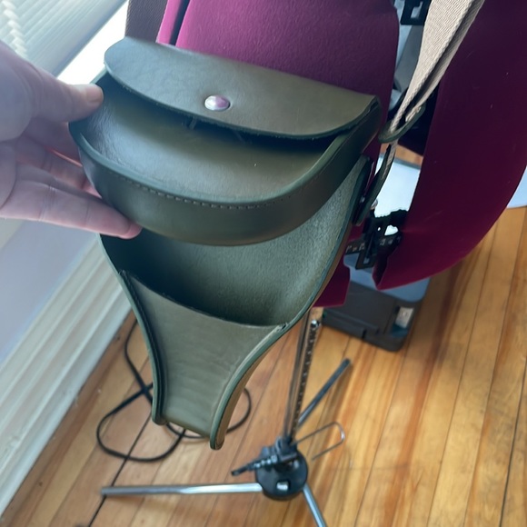 Brooks olive green leather bike seat handbag. - Picture 8 of 12